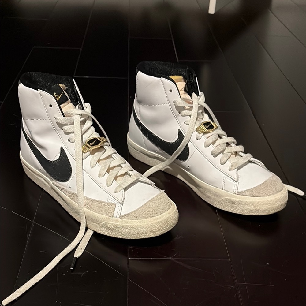 Nike Blazers Mid ‘77 EMB World Champ White